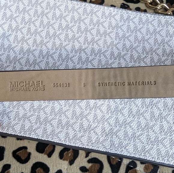 Michael Kors belt/bag Size Small with Chain Trim - Picture 3 of 6